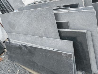 వంటగది కోసం బహుళ వర్ణ Z బ్లాక్ గ్రానైట్ స్లాబ్‌లు, పరిమాణం: మధ్యస్థం, మందం: 18mm యొక్క చిత్రం