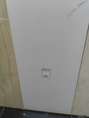 కజారియా సిరామిక్ పాలిష్డ్ ప్లెయిన్ వైట్ వాల్ టైల్స్సి యొక్క చిత్రం