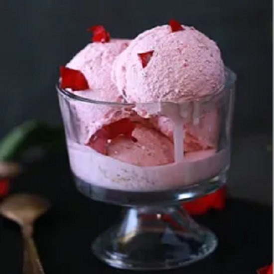 Strawberry ice cream family pack 700ml యొక్క చిత్రం